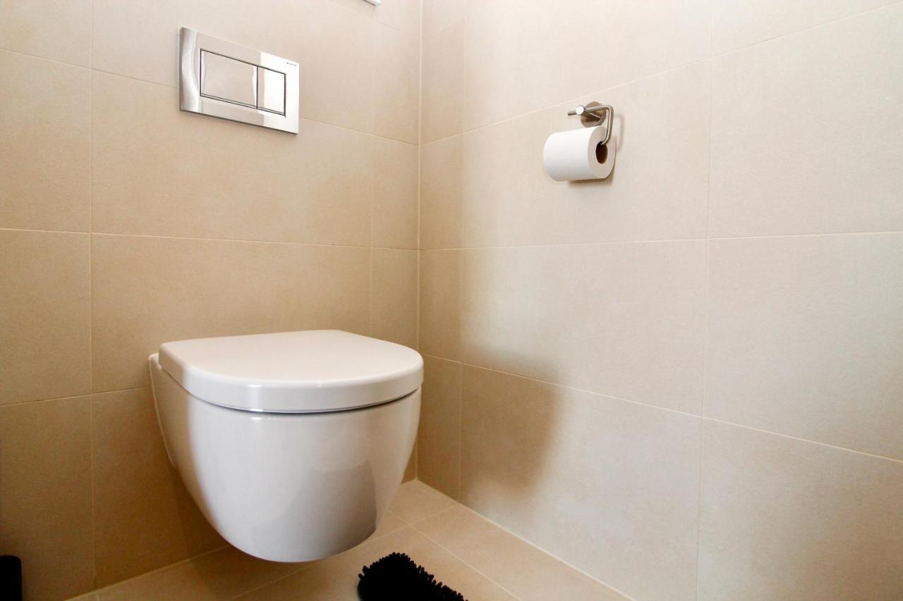 Apartament Modern Balcony With Pool Close To In 