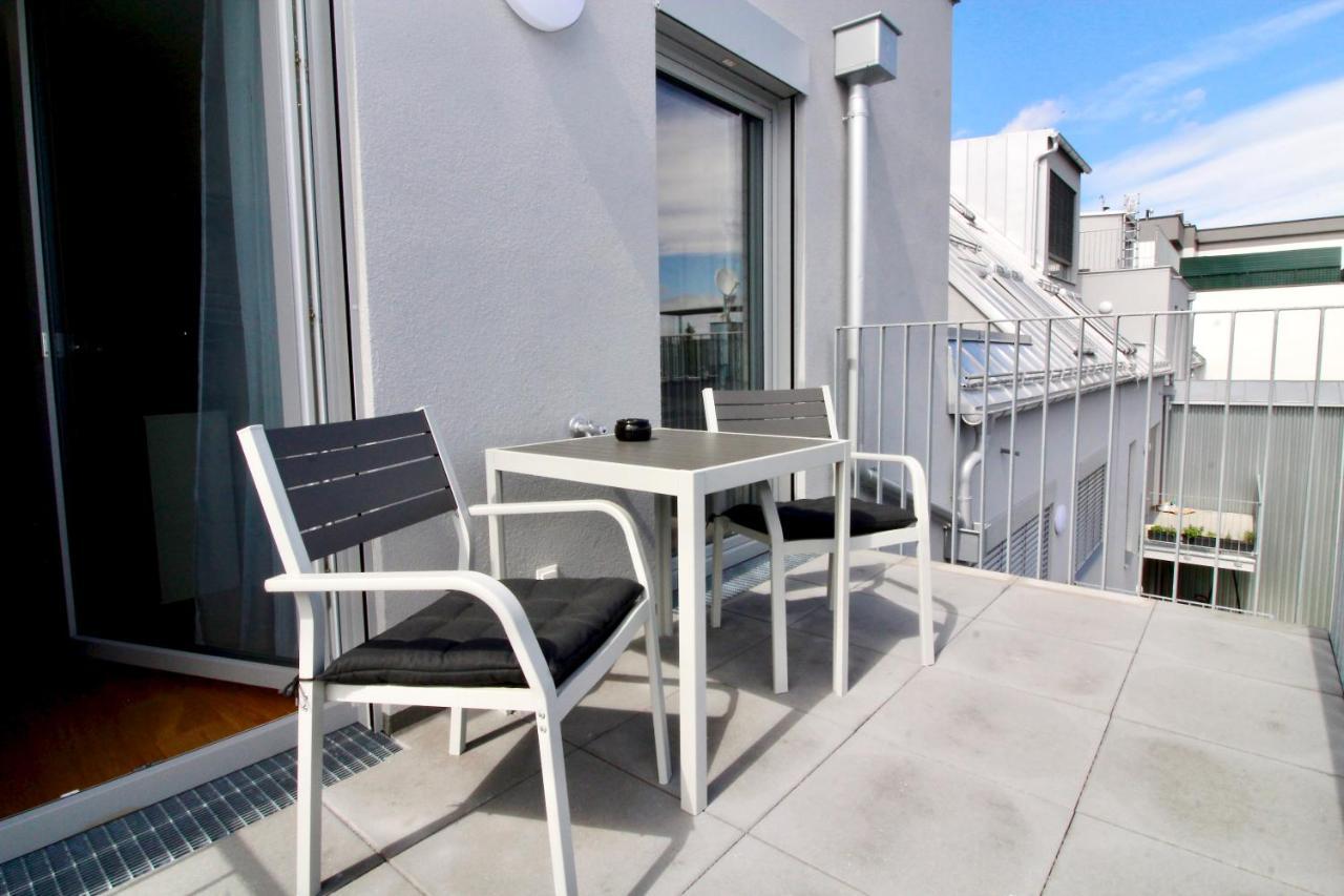 Apartament Modern Balcony With Pool Close To In 