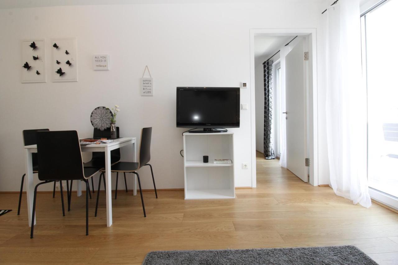 Apartament Modern Balcony With Pool Close To In 